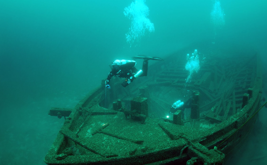 2024 Fall Lecture Series: 𝘙𝘰𝘶𝘴𝘦 𝘚𝘪𝘮𝘮𝘰𝘯𝘴 — The Christmas Tree Ship